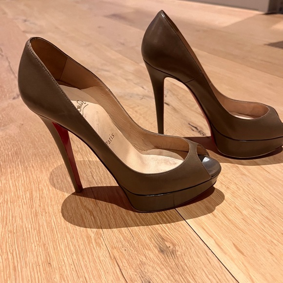 Christian Louboutin taupe peak toe heels - Picture 6 of 9